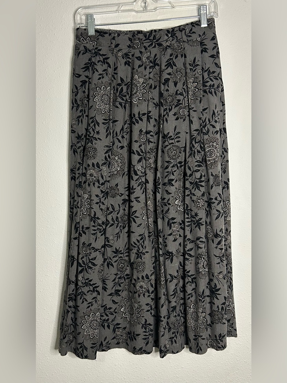 Sag Harbor Gray Floral Pleated Maxi Skirt